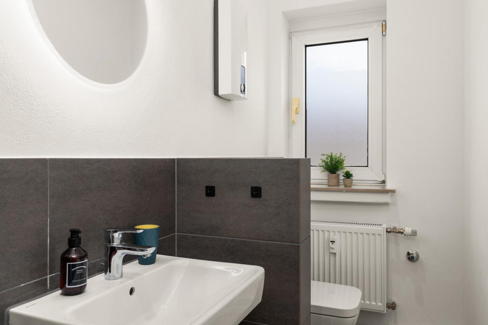 Homely-Apartment Manhattanart, Zentral, Parkplatz, Billard,Ps4, Dart, Balkon Bielefeld Eksteriør bilde