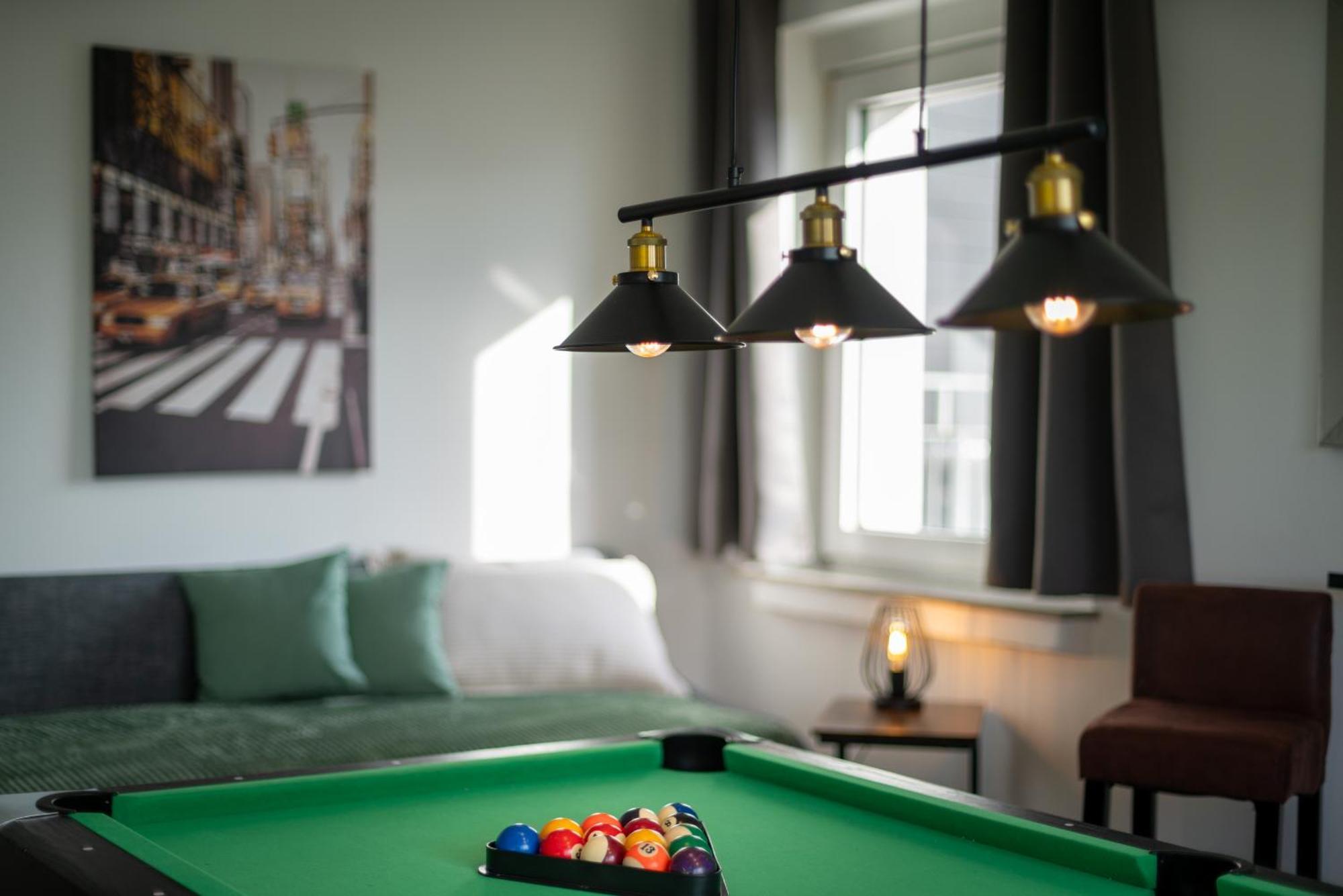 Homely-Apartment Manhattanart, Zentral, Parkplatz, Billard,Ps4, Dart, Balkon Bielefeld Eksteriør bilde